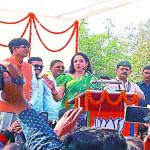 भाजपा प्रत्यासी के समरथन म वोट मांगिस