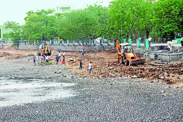 Tanks of extinction in Raipur