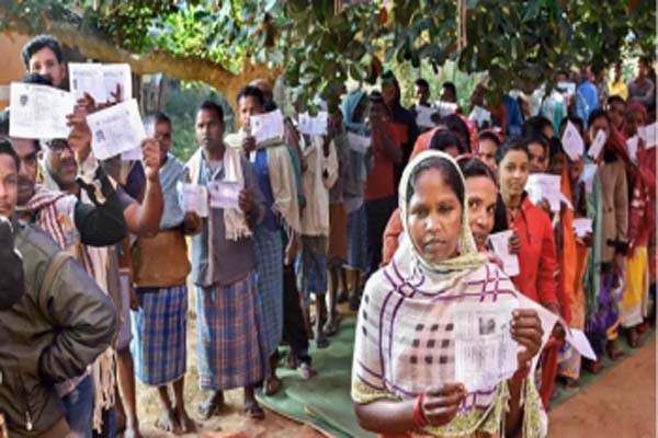 Female groups gave a message to vote