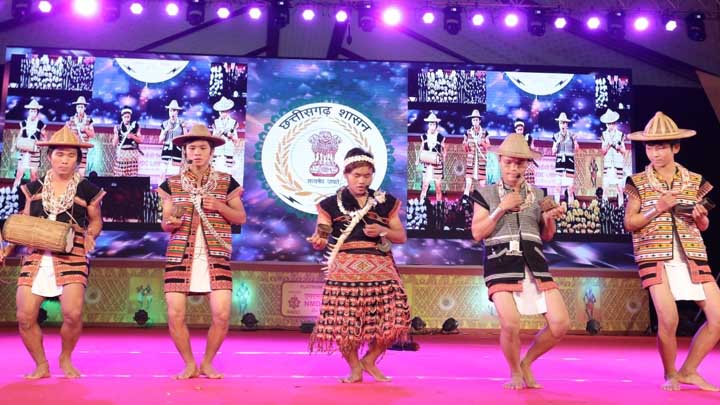 राष्ट्रीय आदिवासी नृत्य महोत्सव के हे धूम , मालदीव के कलाकार मन मोहिस सबके मन