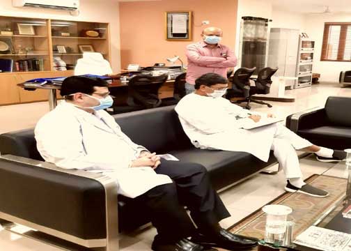 विधानसभा अध्यक्ष डॉ. महंत पहुंचिस रायपुर एम्स, कोरोना उपचार संसाधन ल लेके करिन चर्चा