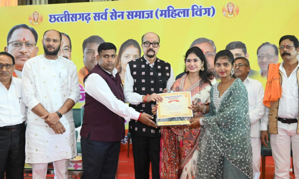 रायपुर : प्रतिभाओं का सम्मान समाज के अन्य लोगों को आगे बढ़ने की देता है प्रेरणा – श्री डेका governor chhattisgarh