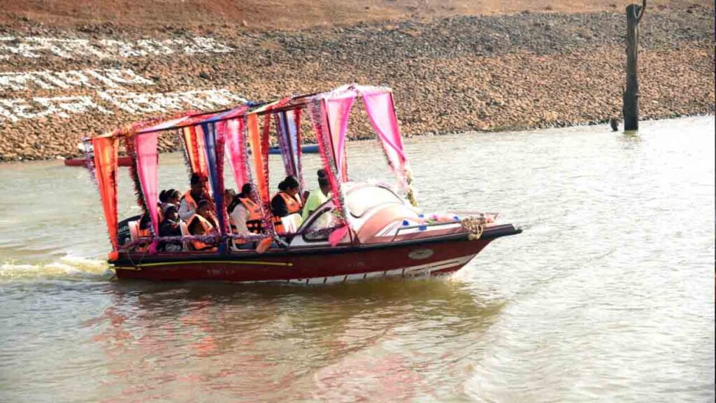लोकसंगीत और बॉलीवुड सुरों से सजा मैनपाट महोत्सव का दूसरा दिन 2 मैनपाट समापन 03
