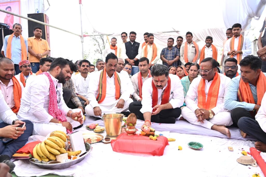 किसानों के विकास के लिए लगातार कार्य कर रही छत्तीसगढ़ सरकार– उपमुख्यमंत्री विजय शर्मा 1 उपमुख्यमंत्री श्री विजय शर्मा 1